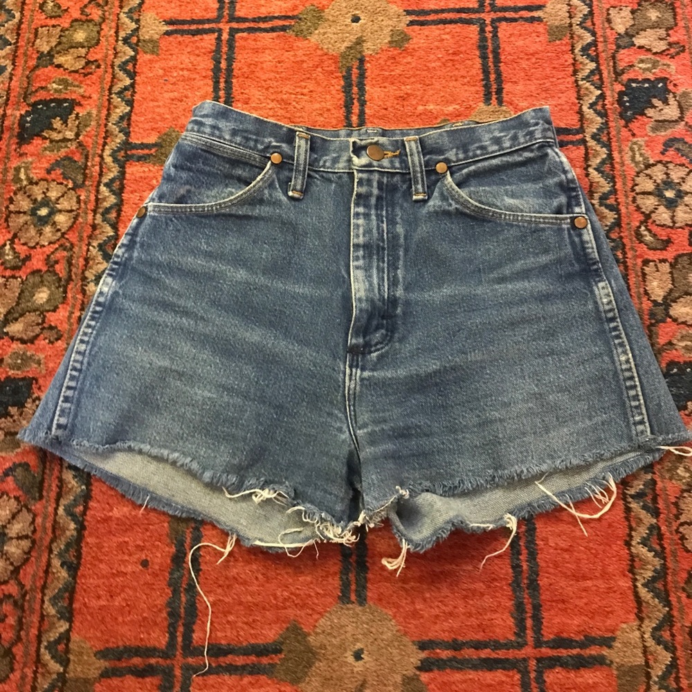 Ultra Flattering Wrangler Vintage Denim Shorts